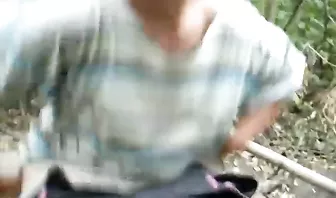 Пацан легко развел алкашку показать ему свои дырки