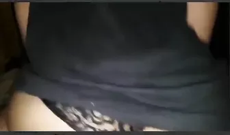 Домашка с телкой в позе наездницы на волосатом члене хахаля