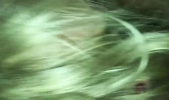 Муж нагибает голую жену раком и снимает домашнюю еблю на камеру